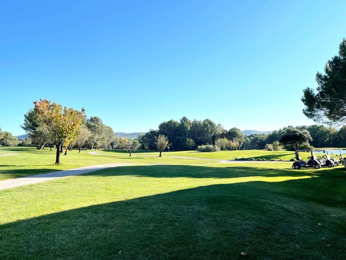 Appartement Golf De Pont Royal Mallemort Esterno foto